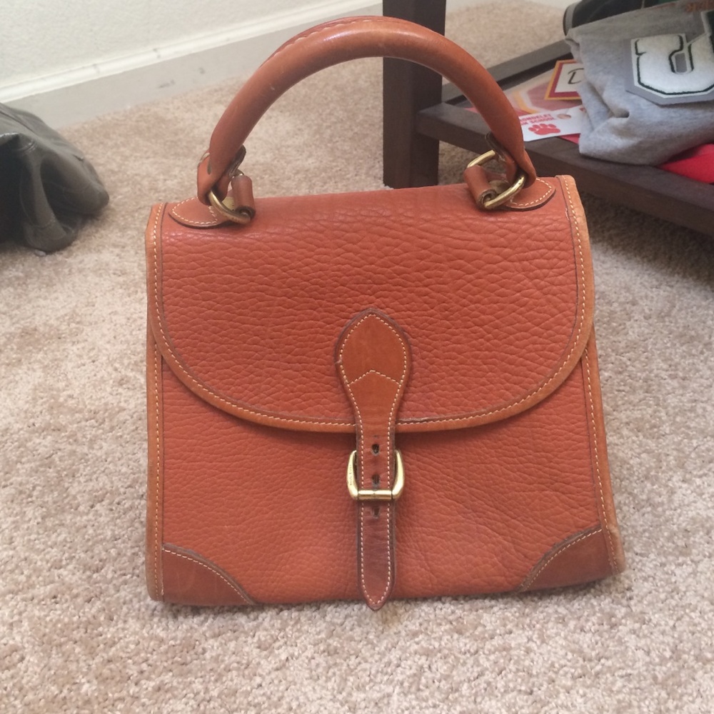 Dooney & Bourke Tan Leatherโ bag